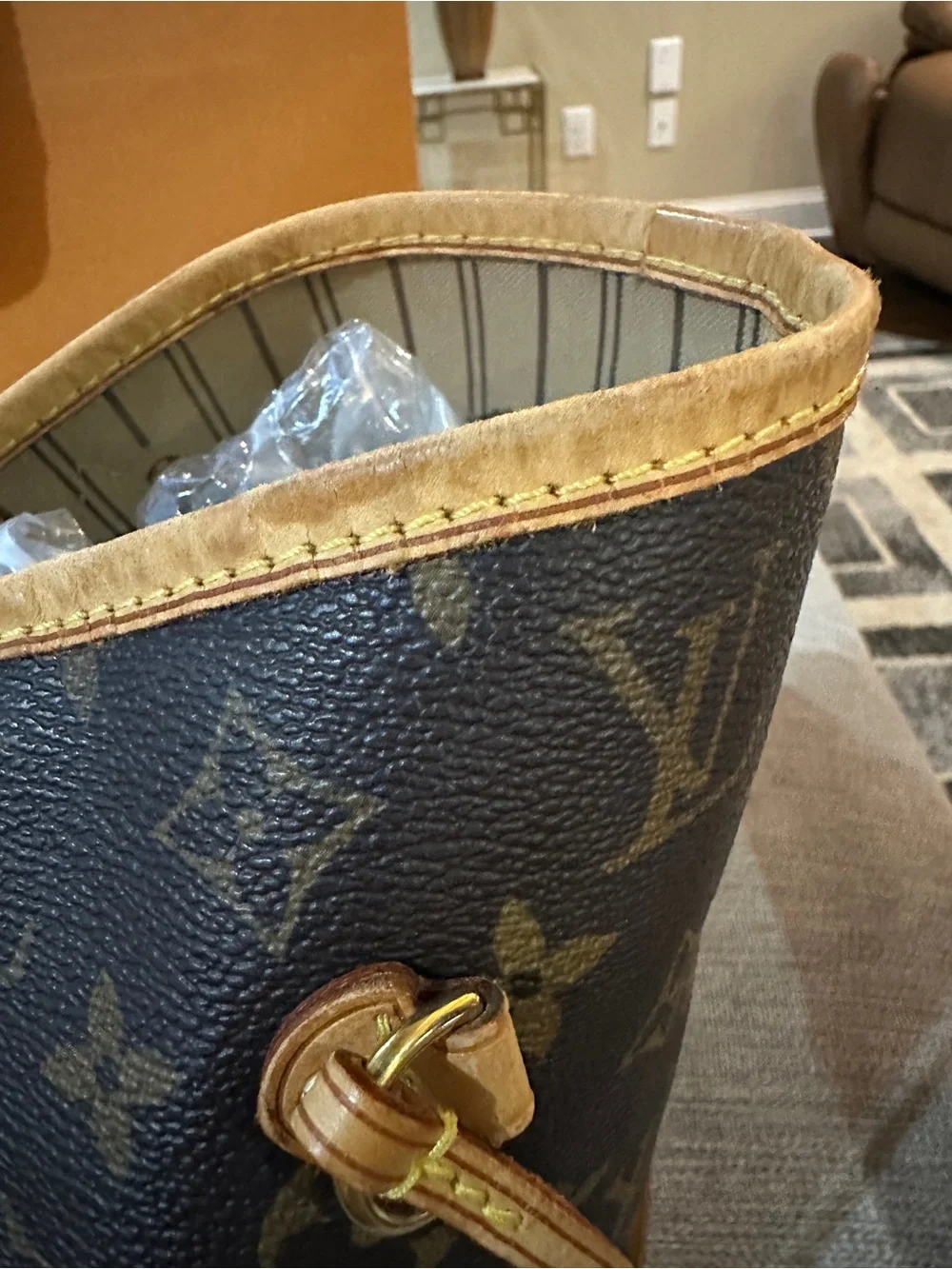 Authentic Louis Vuitton Neverfull Monogram Canvas Tote with Vachetta Trim - Picture 12 of 16